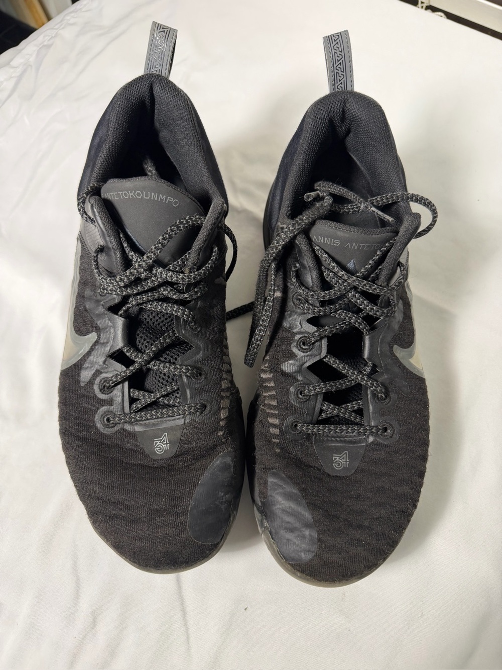 Nike Men's Black Athletic Sneakers with Gray Swoosh